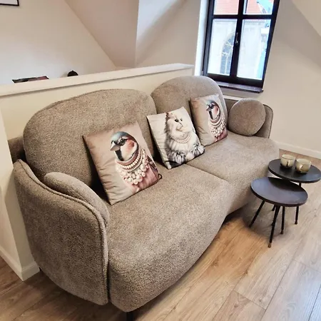 Annabel イェレニャ・グーラ