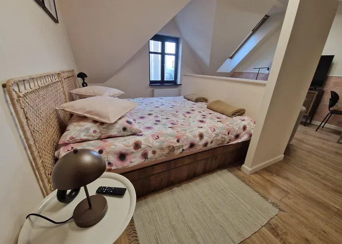 Annabel イェレニャ・グーラ